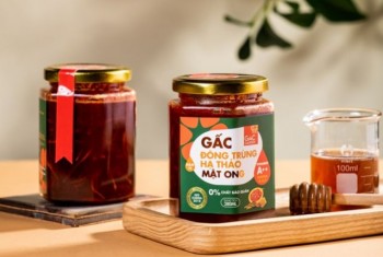 Gấc + Đông Trùng Hạ Thảo + Mật Ong = Combo đẹp da, khỏe người xịn xò!